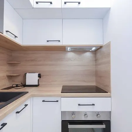 Nesto- Brand New With Free Parking! Appartamento