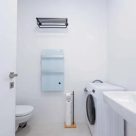 Apartamento Nesto- Brand New With Free Parking! *