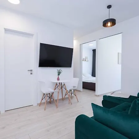 Nesto- Brand New With Free Parking! * Братислава