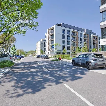 Nesto- Brand New With Free Parking! Братислава