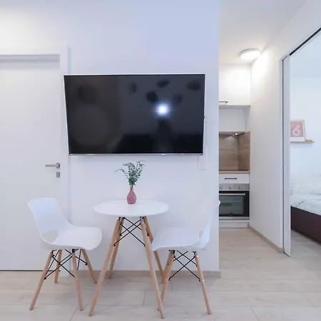 Apartamento Nesto- Brand New With Free Parking! *