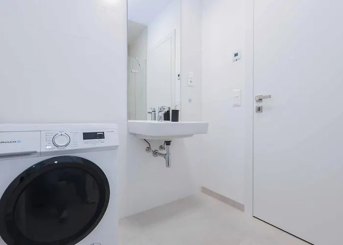 Nesto- Brand New With Free Parking! Apartman