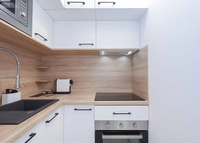 Nesto- Brand New With Free Parking! Apartman