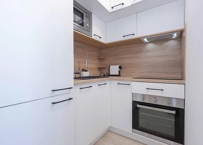 Nesto- Brand New With Free Parking! * Pozsony