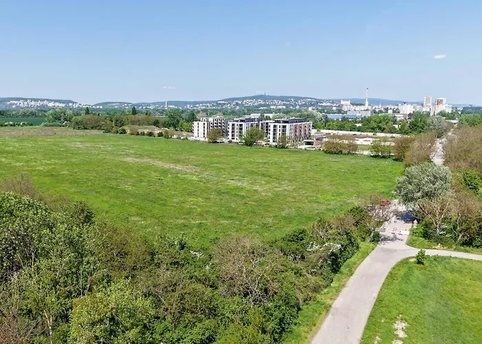 Nesto- Brand New With Free Parking! * Pozsony