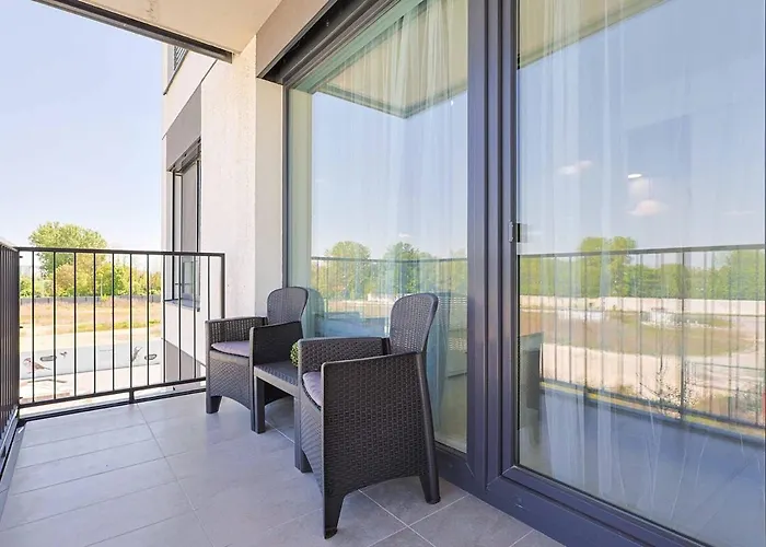 Nesto- Brand New With Free Parking! Pozsony