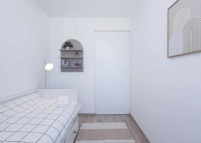 Apartman Nesto- Brand New With Free Parking!